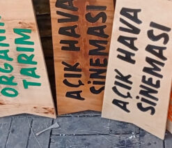 Ahşap Yönlendirme Tabelası