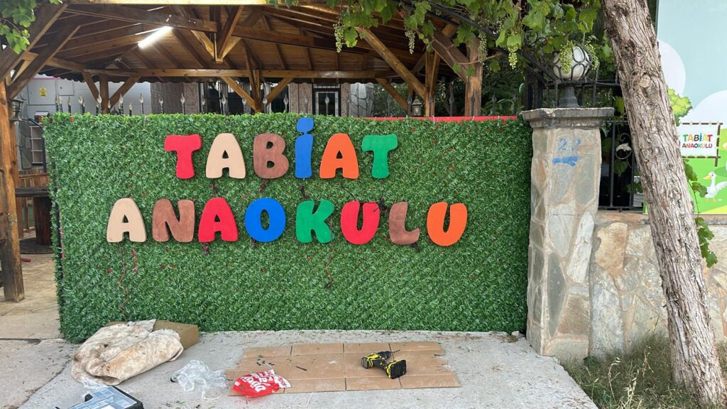 Renkli Anaokulu Tabelası
